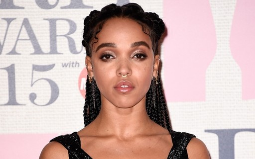 Fka Twigs Ex Noiva De Pattinson Revela Ter Removido Seis Tumores Do útero Monet Celebridades 