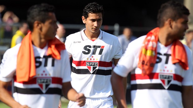 Pé quente, Ganso comemora estreia no Morumbi lotado: