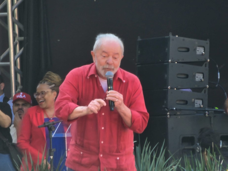Lula discursa em evento em Diadema (SP)