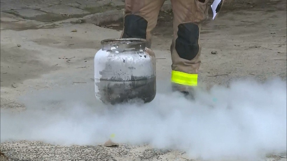 Principal suspeita é que chamas tenham sido causadas após vazamento de gás de cozinha — Foto: Reprodução/TV Paraíba