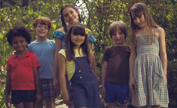 Crianças que atuam no clipe de 'Maria', de Michel Teló (Foto: Divulgação)