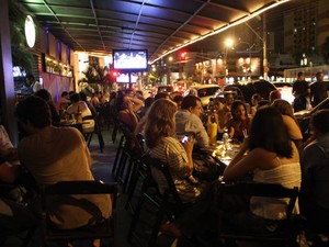 Projeto de lei quer que bares e casas noturnas fecham à meia noite durante a semana. (Foto: Cristino Martins / O Liberal)