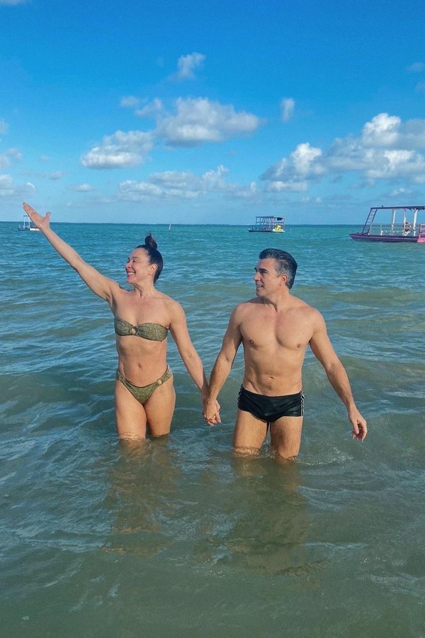 Claudia Raia e marido curtem litoral de Alagoas (Foto: Instagram/Reprodução)