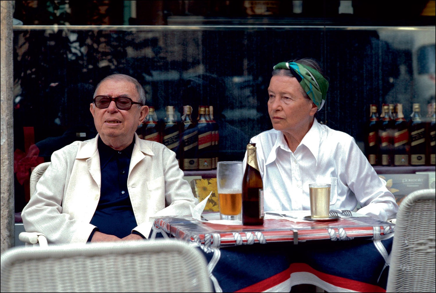 Jean-Paul Sartre e Simone de Beauvoir em Roma (Foto: Getty Images)
