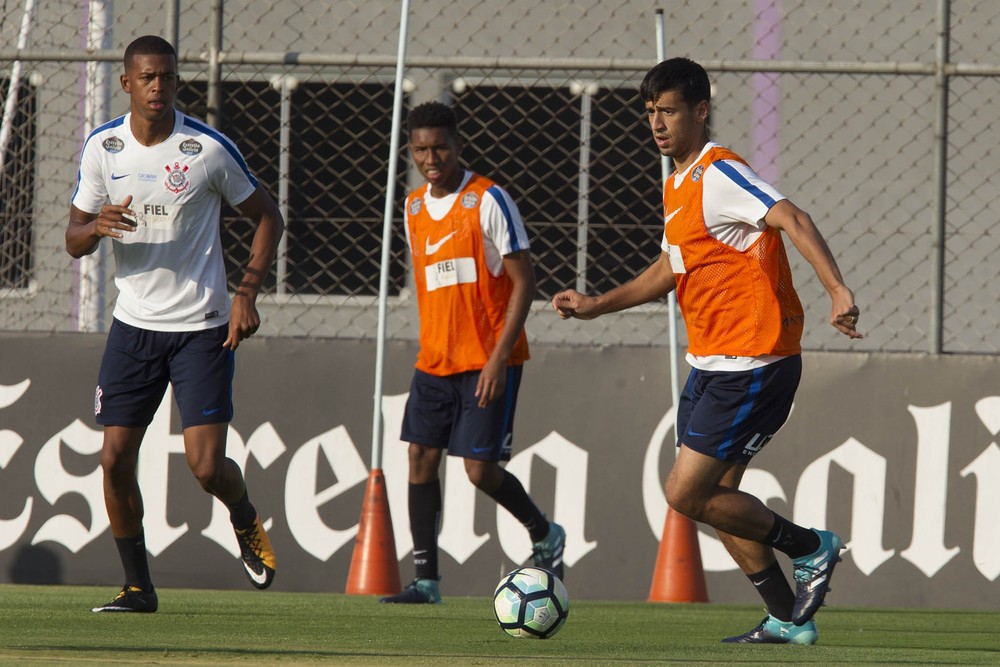 Com Ralf, Corinthians chegará a nove volantes no elenco; veja a situação deles
