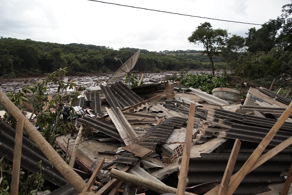 Casa destruÃ­da depois do rompimento da barragem da Vale em Brumadinho. â€” Foto: Leo Correa/AP