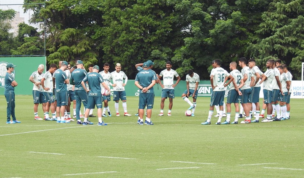 Palmeiras ainda tem time inteiro para entrar em campo em 2018