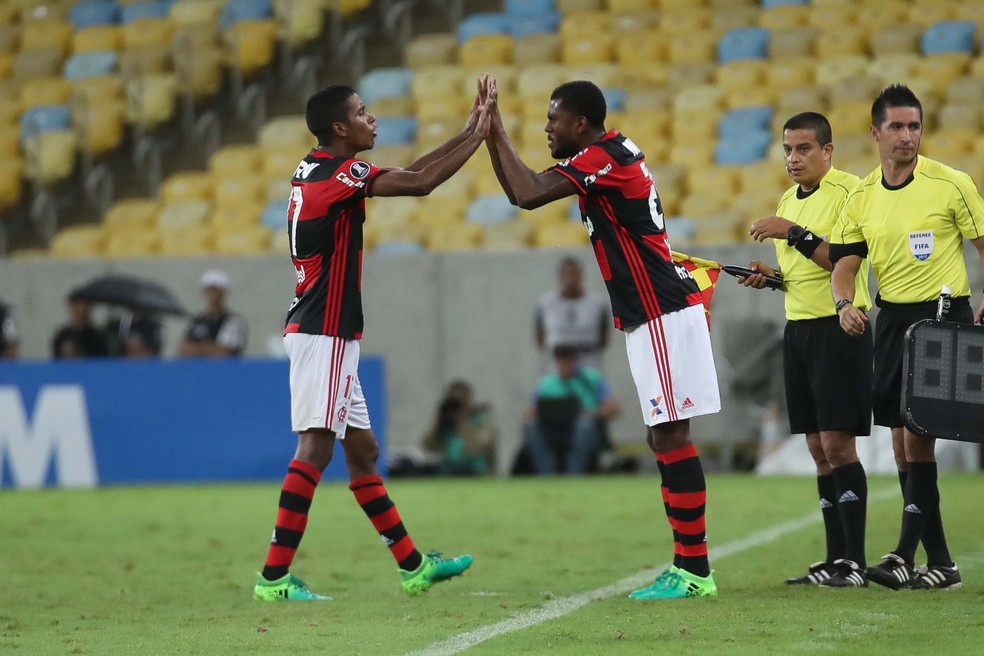 Marcelo Cirino trabalhou com o tÃ©cnico Claudinei Oliveira ainda em 2014 (Foto: Gilvan de Souza/Flamengo)
