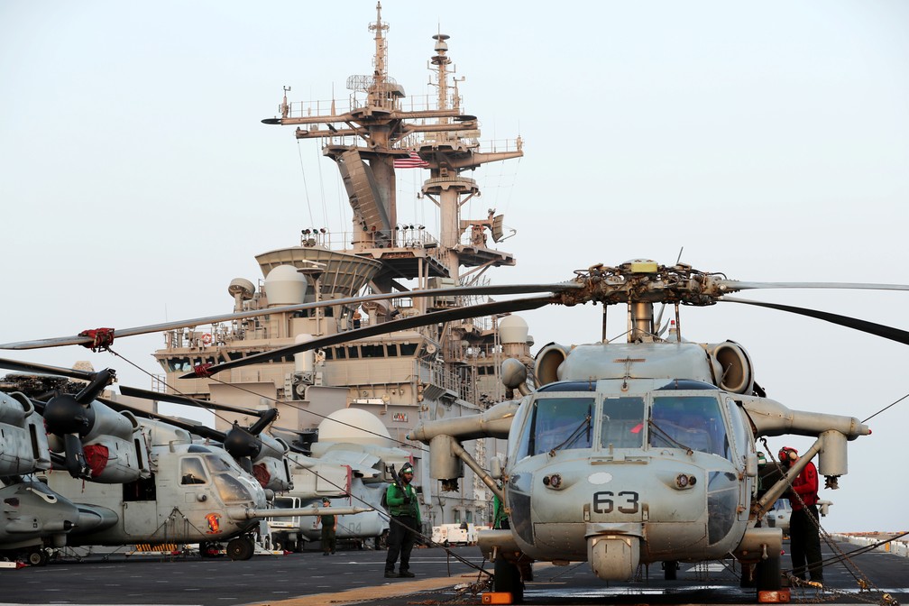 USS Boxer, embarcaÃ§Ã£o militar dos EUA que destruiu drone iraniano nesta quinta-feira (18) no Estreito de Ormuz â€” Foto: Ahmed Jadallah/Reuters