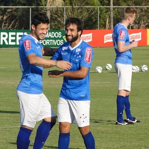 Repetição do time em treino confirma os 11 que começam contra o Palmeiras