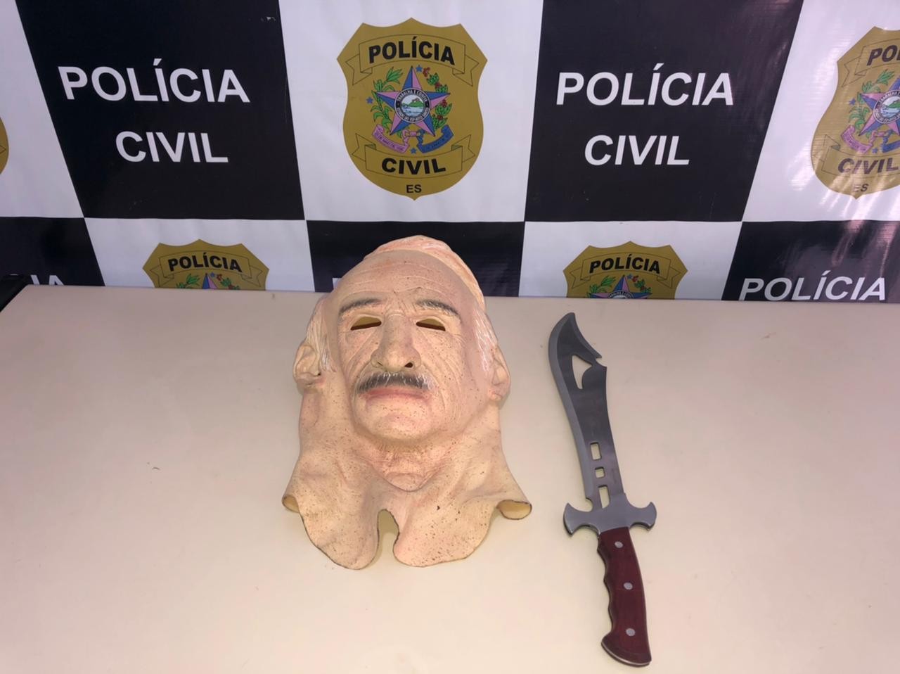 Polícia identifica homem mascarado que usou faca para ameaçar pessoas no ES