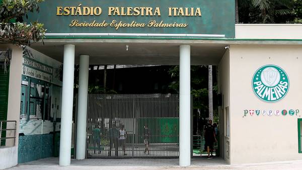 Presidente do Conselho do Palmeiras mantém conselheiro suspeito de assédio suspenso.
