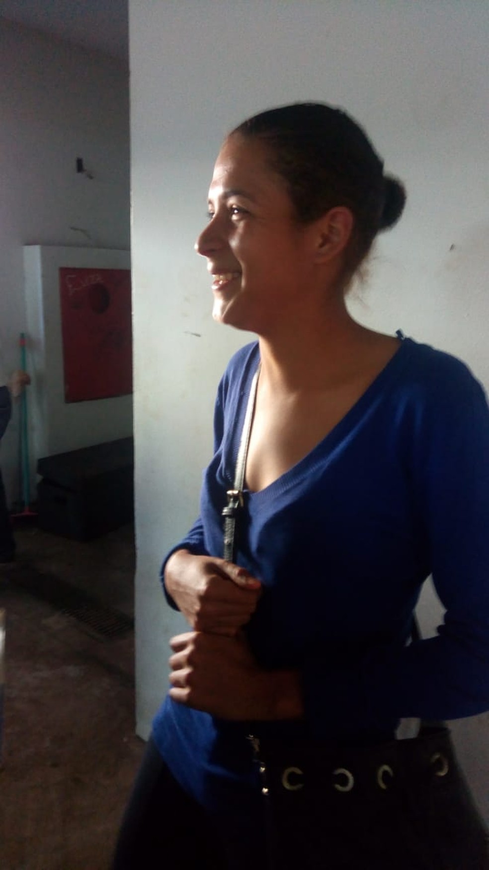 Dona Manila, emocionada por ser uma das sorteadas — Foto: Flávia Galdiole/TV Morena