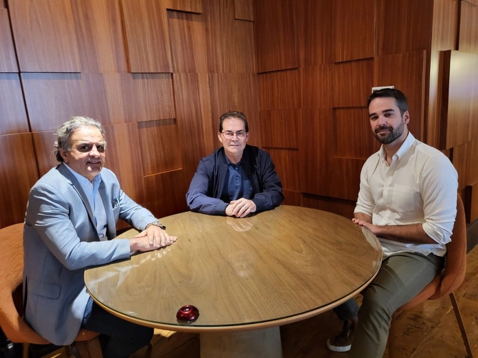 Encontro entre A&eacute;cio Neves, Paulinho da For&ccedil;a e Eduardo Leite &mdash; Foto: Redes sociais/Reprodu&ccedil;&atilde;o