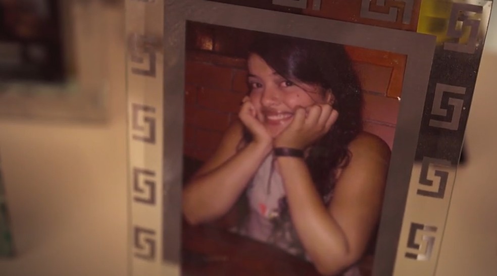 'Você nunca Esteve Sozinha – O Doc de Juliette': porta-retrato com foto de Julienne — Foto: Reprodução/Globoplay
