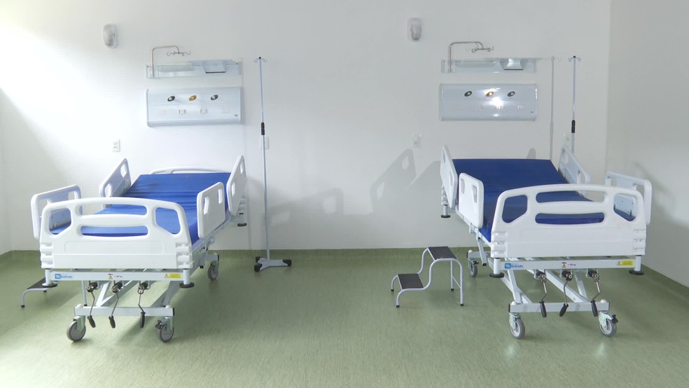 Camas de hospitais de campanha montados para combater a pandemia da Covid-19 no Recife — Foto: Reprodução/TV Globo