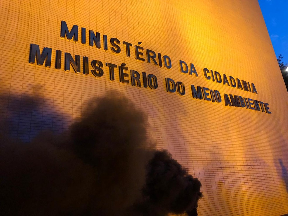 Fachada do Ministério do Meio Ambiente durante protesto pelo clima realizada em 20 de setembro — Foto: Nicole Angel/G1