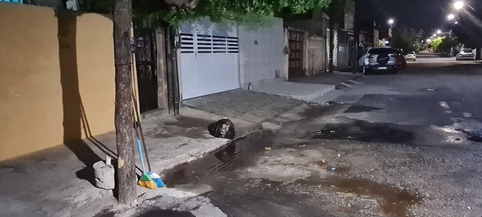 Ataque ocorreu na Rua Alexandre Baraúna, em Fortaleza — Foto: Rafaela Duarte