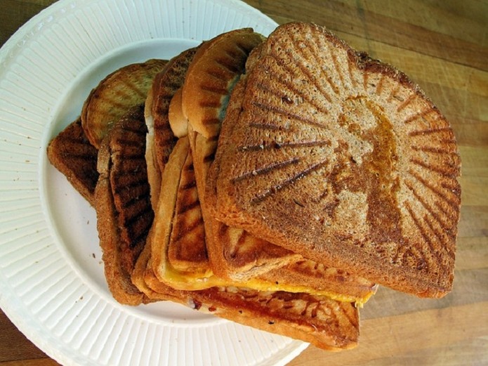 Grilled Cheesus ? uma sanduicheira que imprime o rosto de Jesus (Foto: Divulga??o/Kickstarter)
