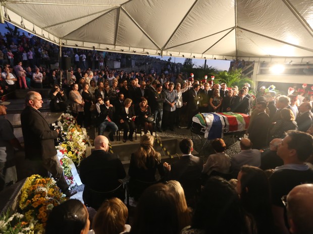 Senador foi enterrado por volta das 18h (Foto: Jeferson Baldo/Secom)