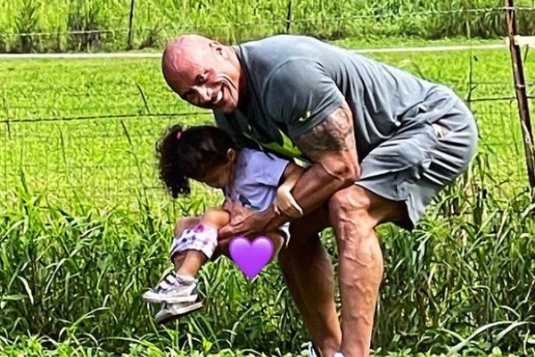 Dwayne Johnson com Tiana, sua filha (Foto: Reprodução / Instagram)