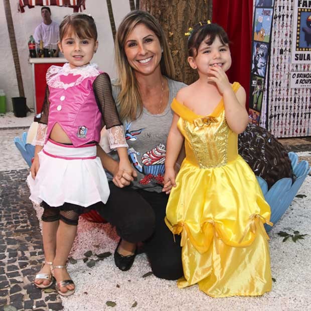 Patrícia Maldonado entre as filhas Nina e Maitê (Foto: Divulgação)