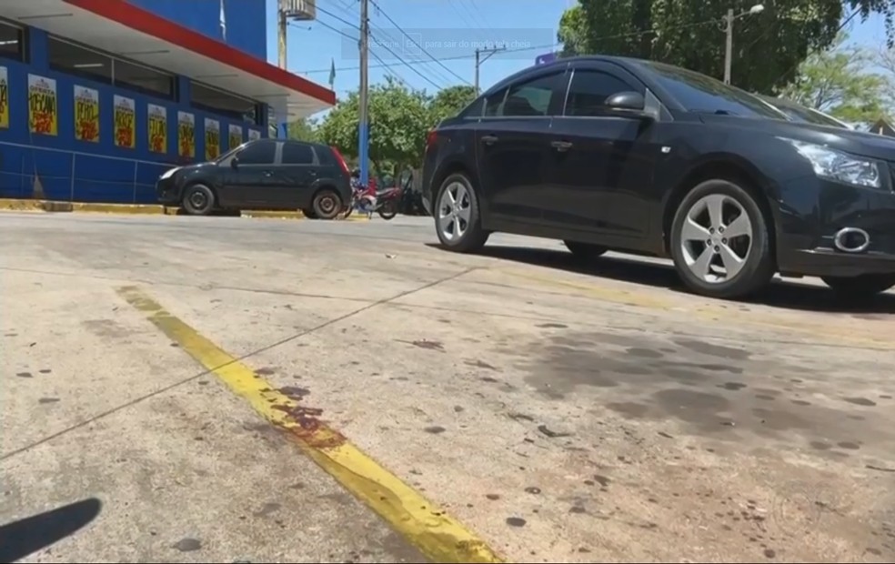 Crime foi registrado no estacionamento de um supermercado de Araçatuba  — Foto: Reprodução/TV TEM 