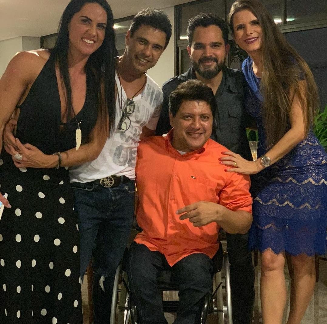 Welington Camargo com Zezé Di Camargo e Luciano e as cunhadas Graciele Lacerda e Flávia Fonseca (Foto: Reprodução/Instagram)