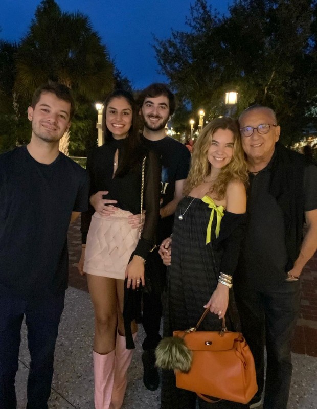 Galvão Bueno com a família (Foto: Reprodução/Instagram)