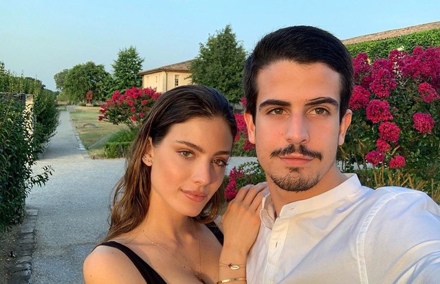 Enzo Celulari e Victoria Grendene celebram dois anos de namoro (Foto: Reprodução/Instagram)