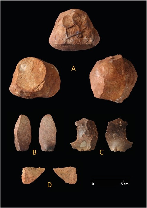 Ferramentas de pedra do Paleolítico Médio encontradas na caverna na Espanha  (Foto: Ramos-Muñoz et al.)