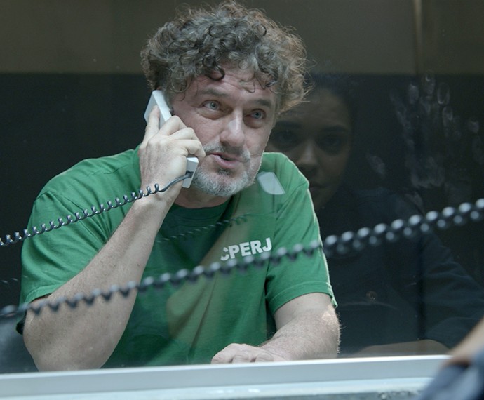 Osvaldo diz que mudou (Foto: TV Globo)