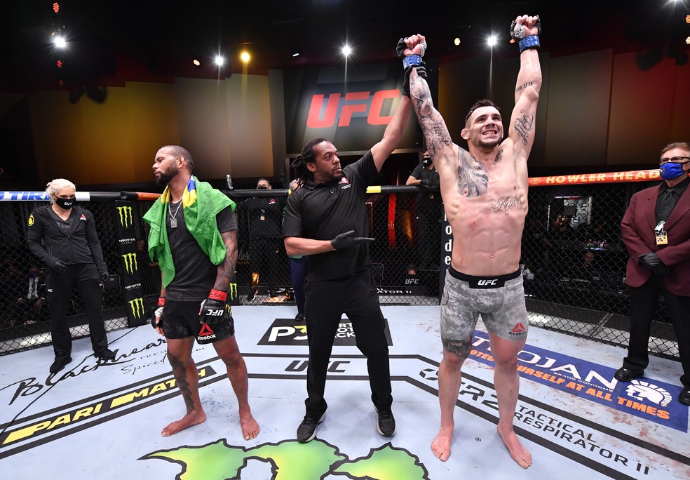 Aleksandar Rakic venceu Thiago Marreta por decisão unânime (29-28, 29-28 e 30-27) — Foto: Getty Images