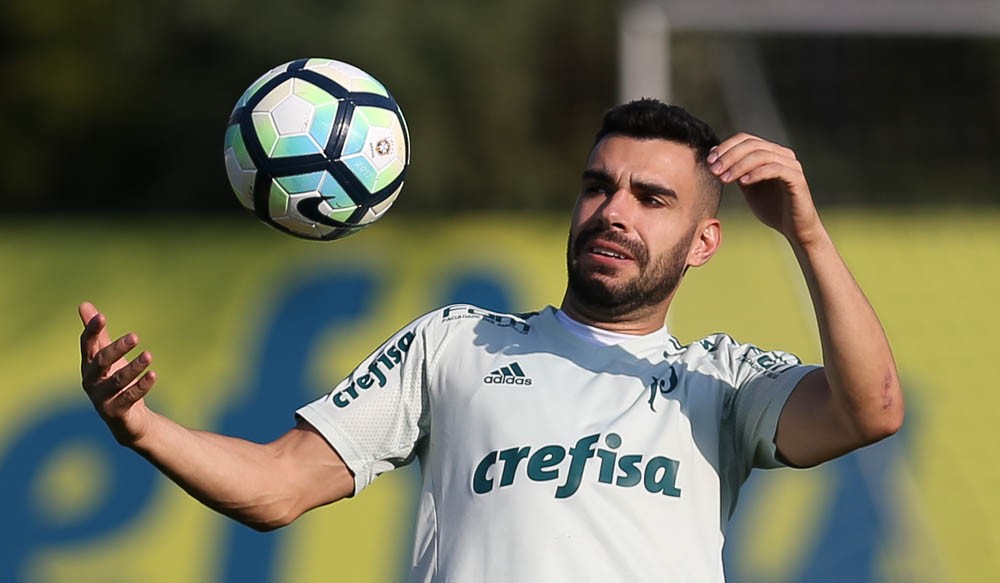  Bruno Henrique evita falar de Mano e diz que elenco do Palmeiras está 
