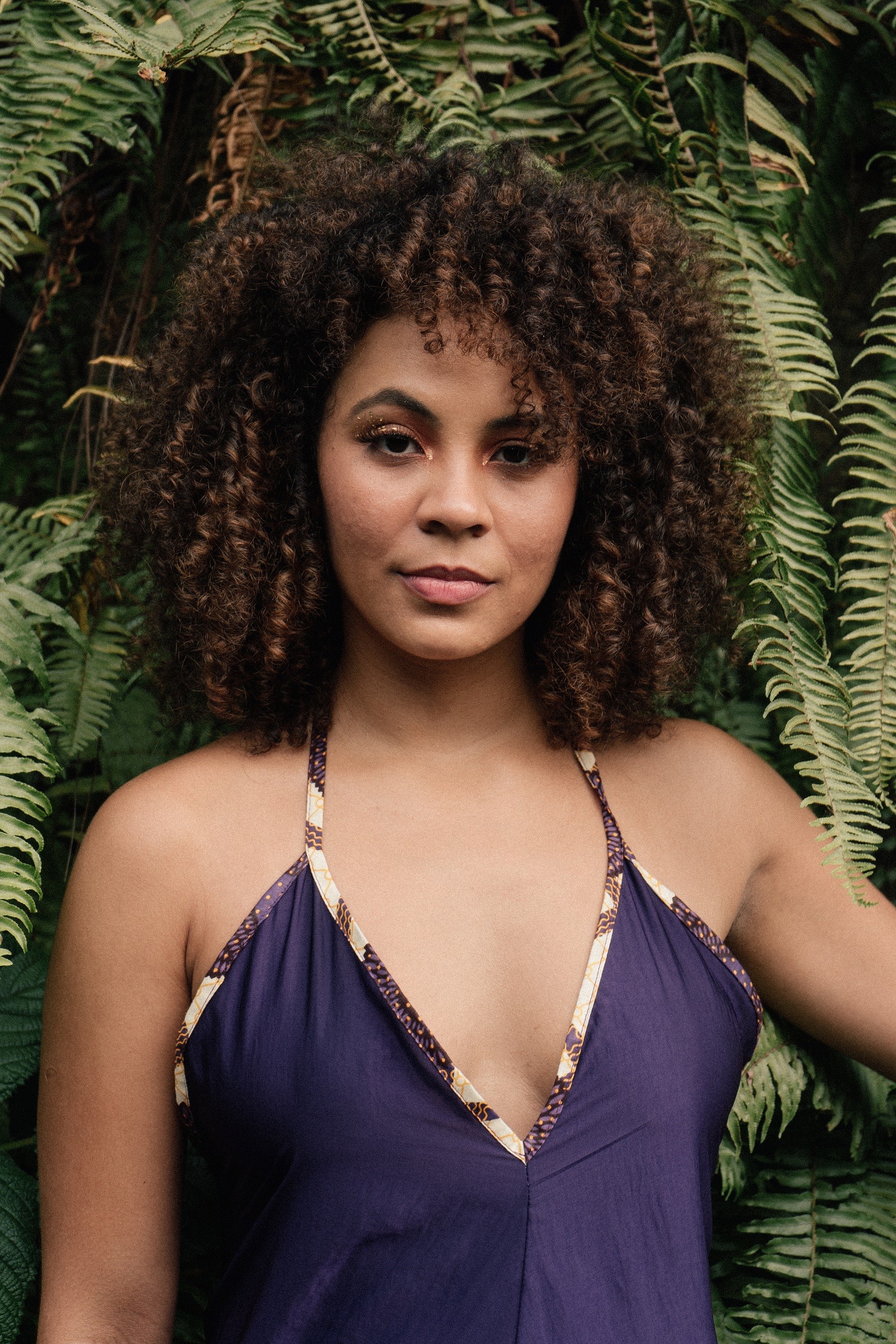 Bárbara Sut mostra personalidade na temperatura do álbum autoral 'Calor'