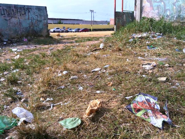 Assista: Homem morre e outras pessoas ficam feridas durante tiroteio em  campo de futebol na zona Leste de Manaus