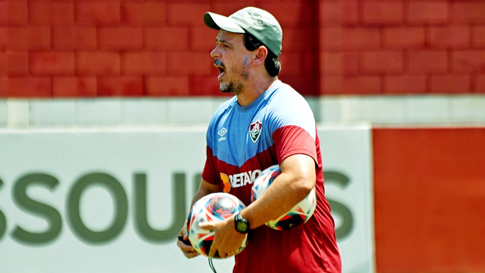 Fernando Diniz no treino desta terça-feira — Foto: Mailson Santana/Fluminense