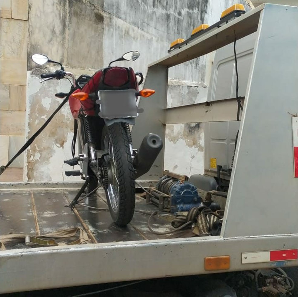 Moto com R$ 75 mil em multas por excesso de velocidade foi apreendida em Presidente Prudente — Foto: Polícia Militar