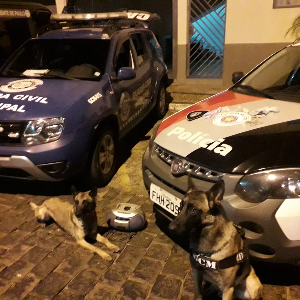 Homem foi preso por tráfico de drogas após equipes acharem porções de crack, cocaína e maconha em Itararé (SP) — Foto: Polícia Militar/Divulgação