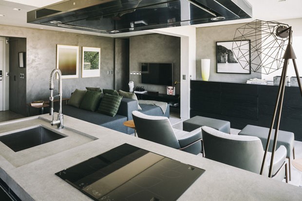 Decoração cinza brilha em apartamento de 70 m² (Foto: Divulgação)