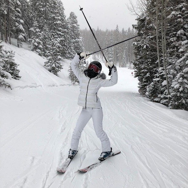 Anitta esquiando (Foto: Reprodução/ Instagram)