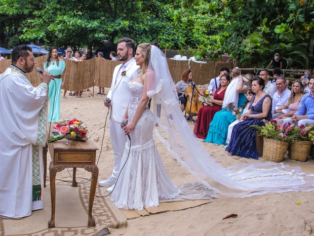 Jackeline Petkovic e Bruno Araújo se casam no litoral paulista (Foto: Thiago Duran/BrazilNews)