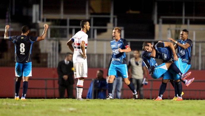 André Lima Avaí gol contra o São Paulo (Foto: FELIPE RAU - Agência Estado)