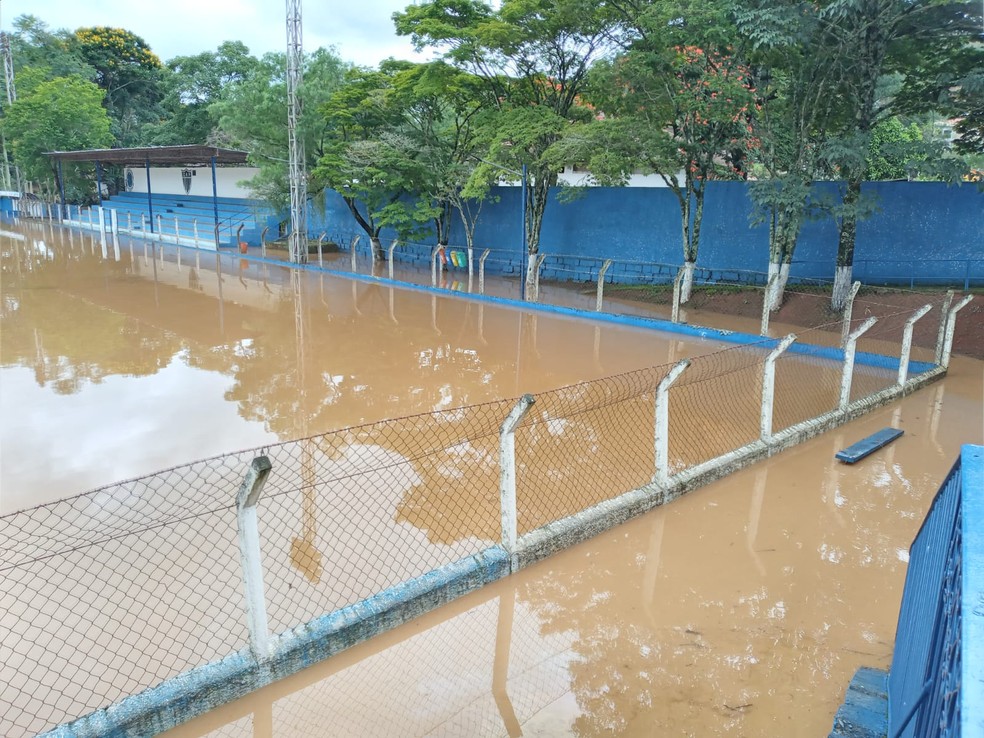 Nível de rio sobe e deixa casas e pontos comerciais alagados em Pouso Alto, MG — Foto: Divulgação/Defesa Civil 
