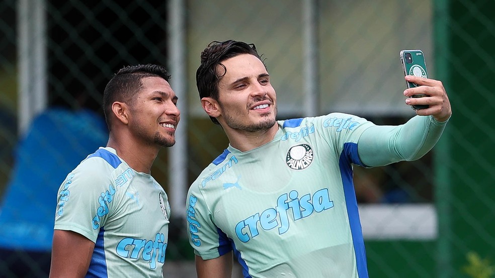 Dos protestos à Seleção: como Rony e Veiga superaram críticas e viraram ídolos do Palmeiras