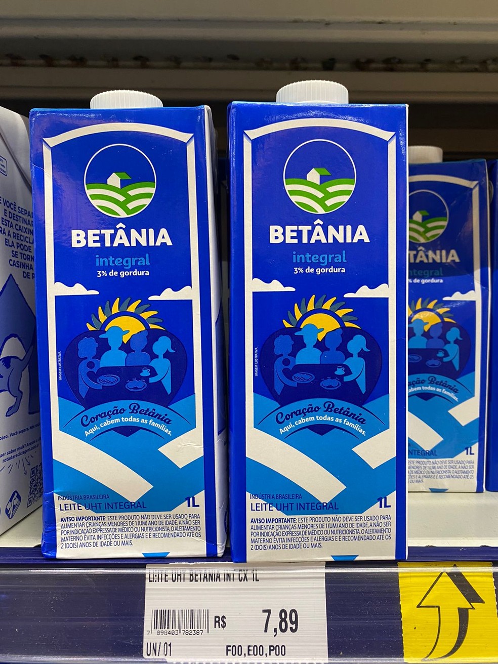Preço do leite em supermercados de Natal, na quarta-feira (27) — Foto: Augusto César Gomes