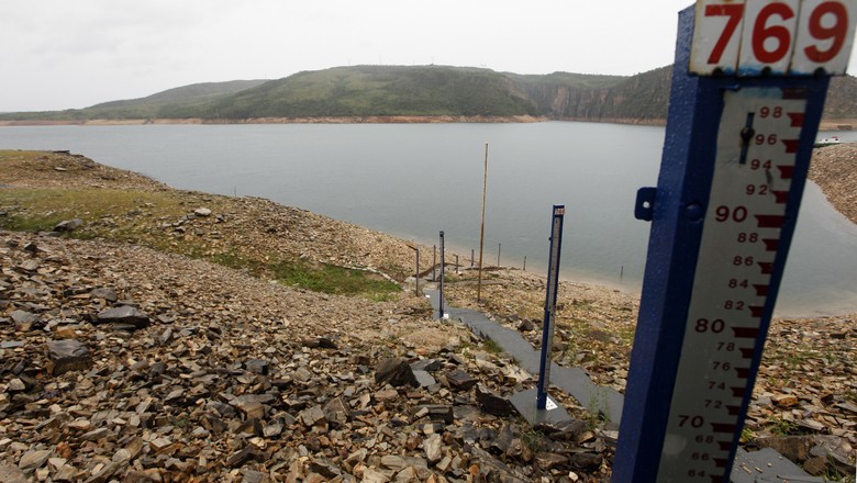 Lago da hidrelétrica de Furnas, importante reservatório para o sistema elétrico do Brasil (Foto: REUTERS/Paulo Whitaker)