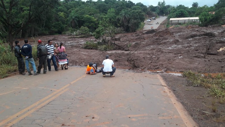 brumadinho-acesso-estrada-bloqueada-lama (Foto: Raphael Salomão/Ed,Globo)