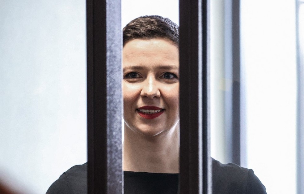 Maria Kolesnikova em agosto de 2021, durante uma audiência na Justiça da Belarus — Foto: Ramil Nasibulin / Belta / AFP