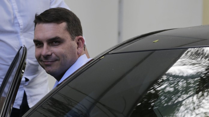 Loja De Chocolate De Flavio Bolsonaro Foi Alvo De Operacao Diz Jornal Politica Valor Economico